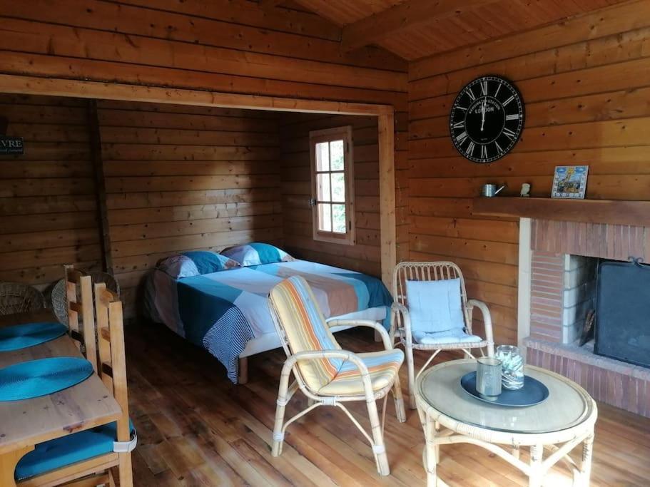 Chalet En Pleine Nature Au Bord D'Un Etang Lanvallay Ngoại thất bức ảnh